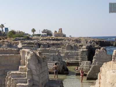 ...piscine naturali formatesi grazie all�antica attivit� di estrazione del tufo che un tempo aveva luogo in questa zona